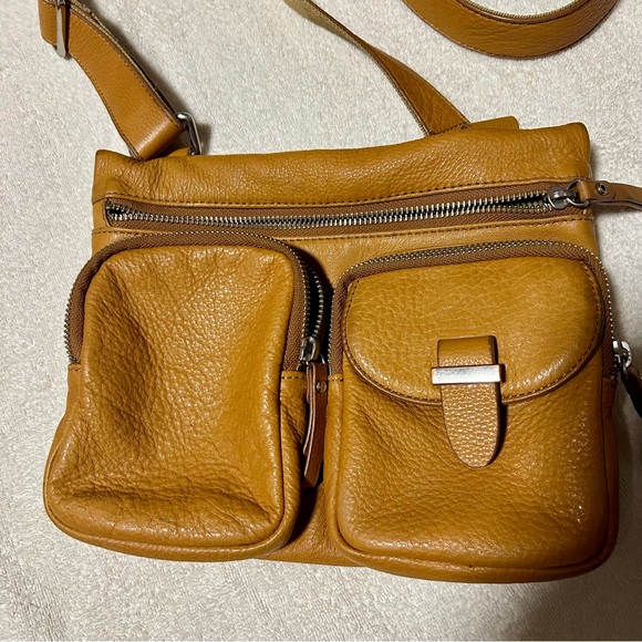Danier Leather crossbody purse/handbag - Picture 2 of 10
